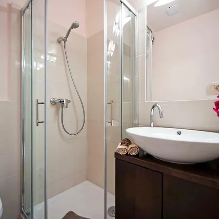 Romantic Studio For 2 In The City Centre ロヴィニ