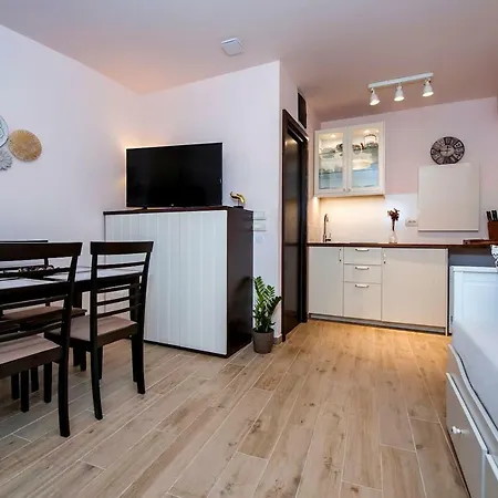 Romantic Studio For 2 In The City Centre アパート ロヴィニ